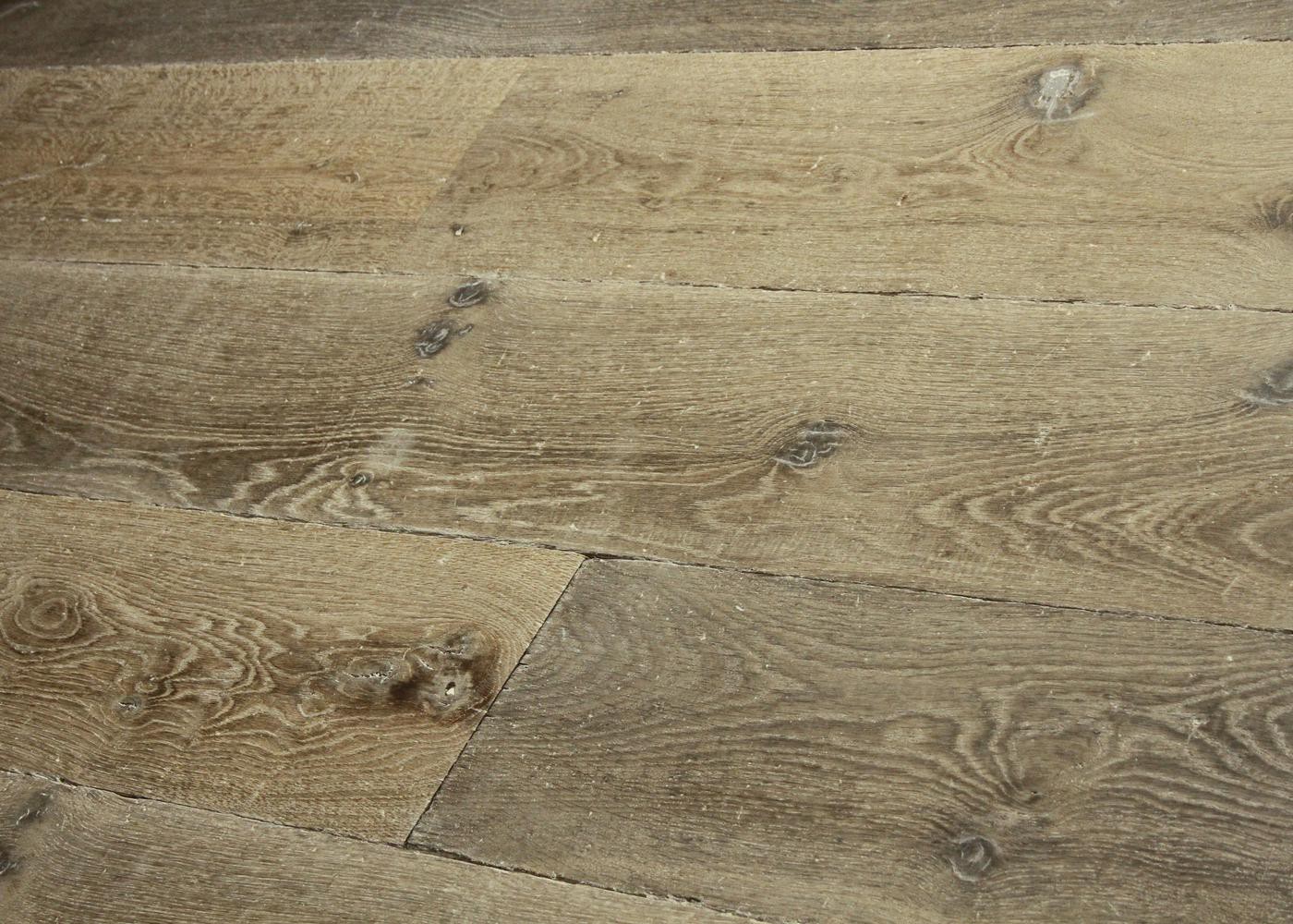 Lot 410 - 14.1 m2 - Plancher chêne contrecollé avec patine antiquaire Vieilli Huile aqua 15x140-220x1500-2500