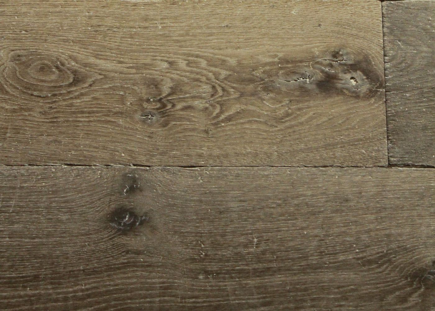 Lot 410 - 14.1 m2 - Plancher chêne contrecollé avec patine antiquaire Vieilli Huile aqua 15x140-220x1500-2500