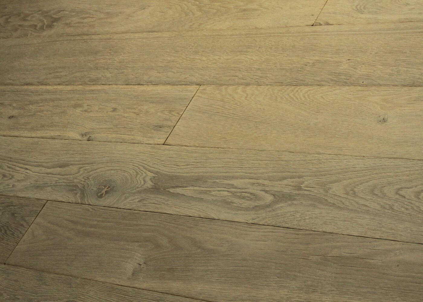 Plancher chêne contrecollé avec patine antiquaire 15x140-220x1500-2500