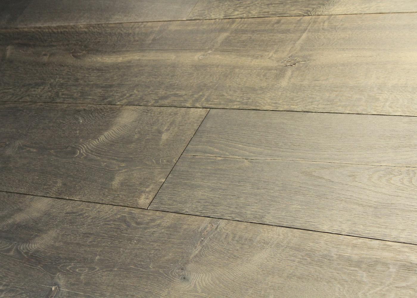 Lot 419 - 60.9 m2 - Plancher chêne contrecollé avec patine antiquaire Brossé Huile aqua 20x220/260/300x1500-2500