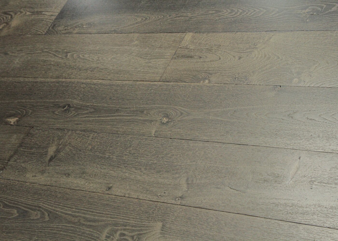 Plancher chêne contrecollé avec patine antiquaire 15x180x1500-2500