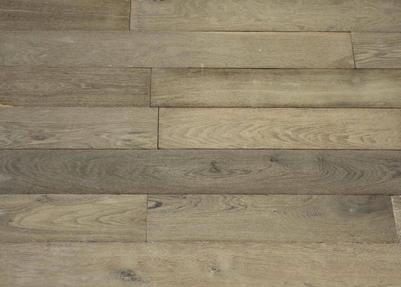 Lot 424 - 17.3 m2 - Plancher chêne contrecollé avec patine antiquaire Usé brossé Huile aqua 15x140-220x1500-2500