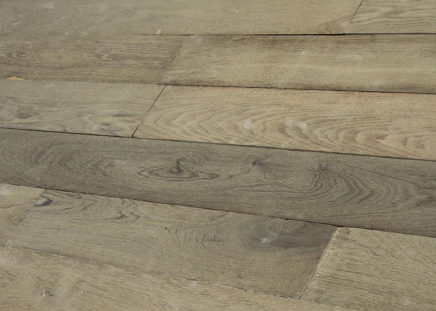 Lot 424 - 17.3 m2 - Plancher chêne contrecollé avec patine antiquaire Usé brossé Huile aqua 15x140-220x1500-2500