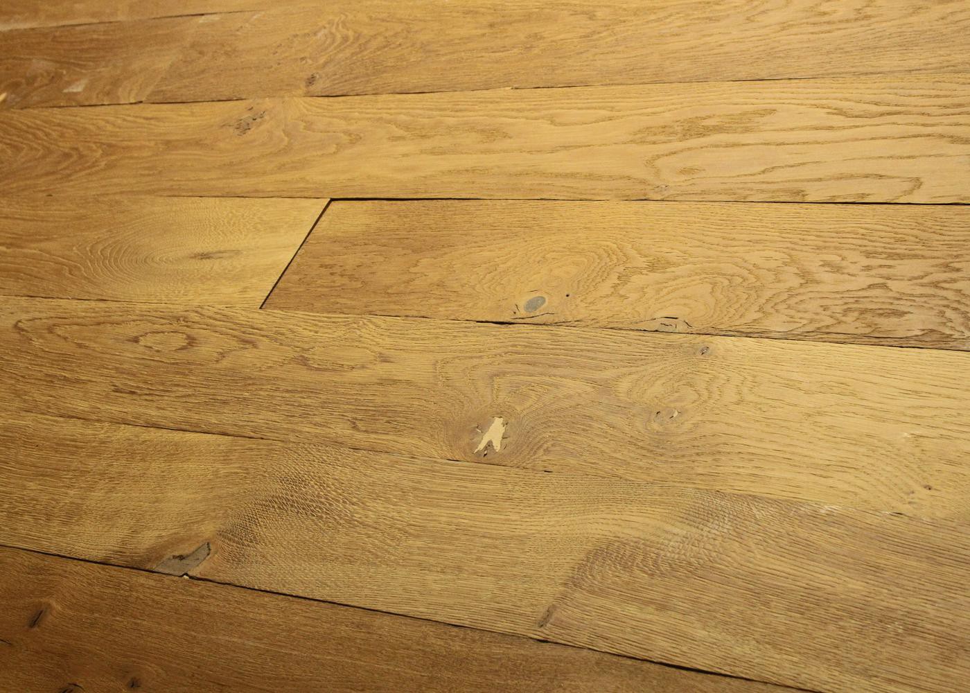 Lot 431 - 26.4 m2 - Plancher chêne contrecollé avec patine antiquaire Usé brossé Huile aqua 15x140-220x1500-2500