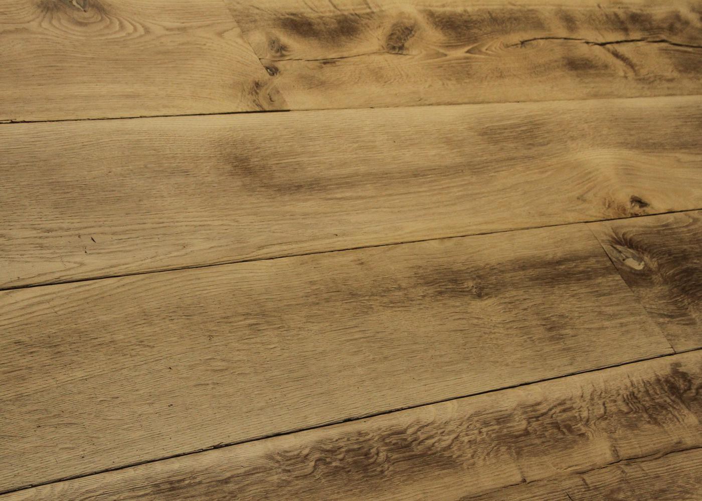 Lot 432 - 10.2 m2 - Plancher chêne contrecollé avec patine antiquaire Usé brossé brut 15x220x1500-2500