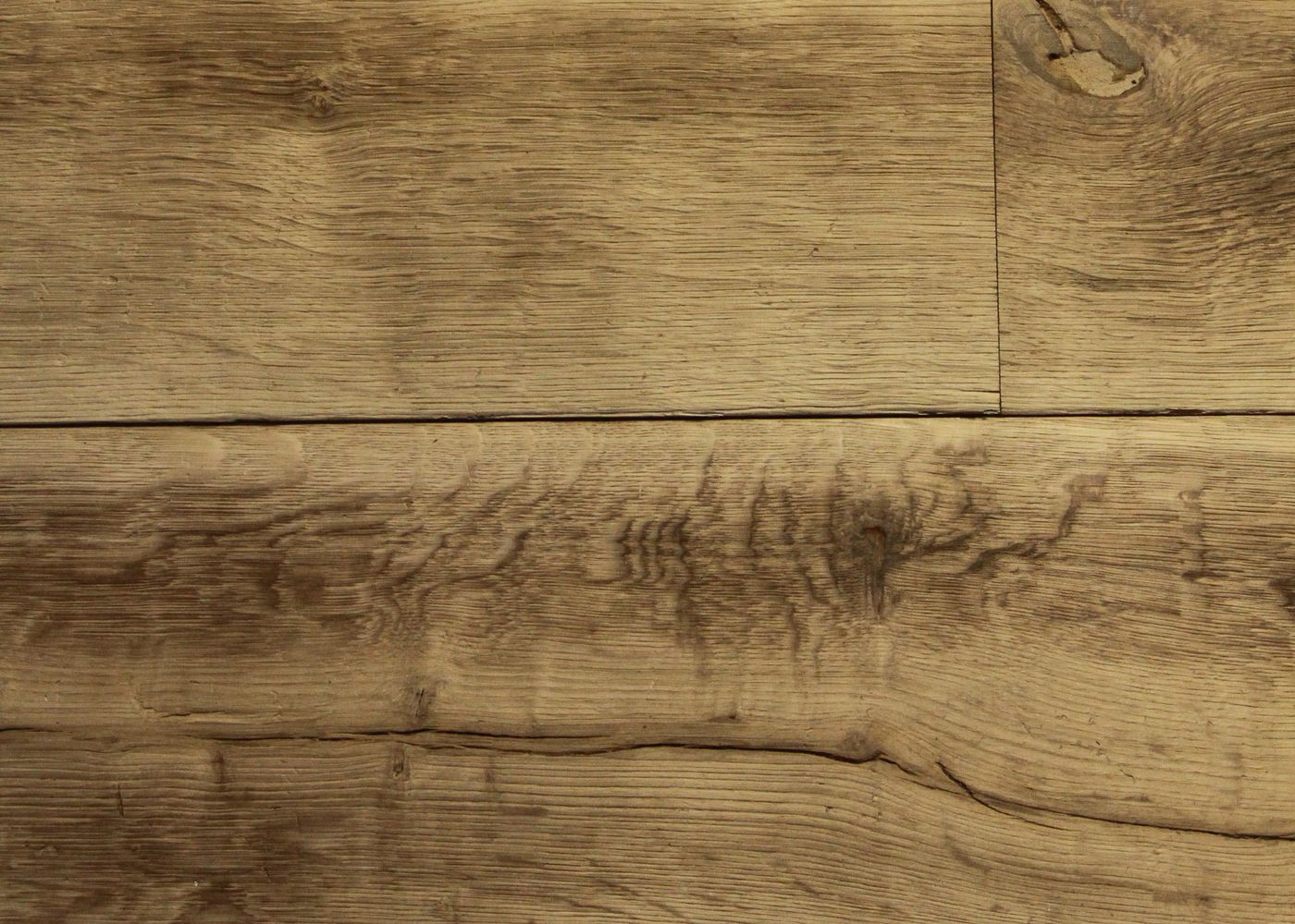 Lot 432 - 10.2 m2 - Plancher chêne contrecollé avec patine antiquaire Usé brossé brut 15x220x1500-2500