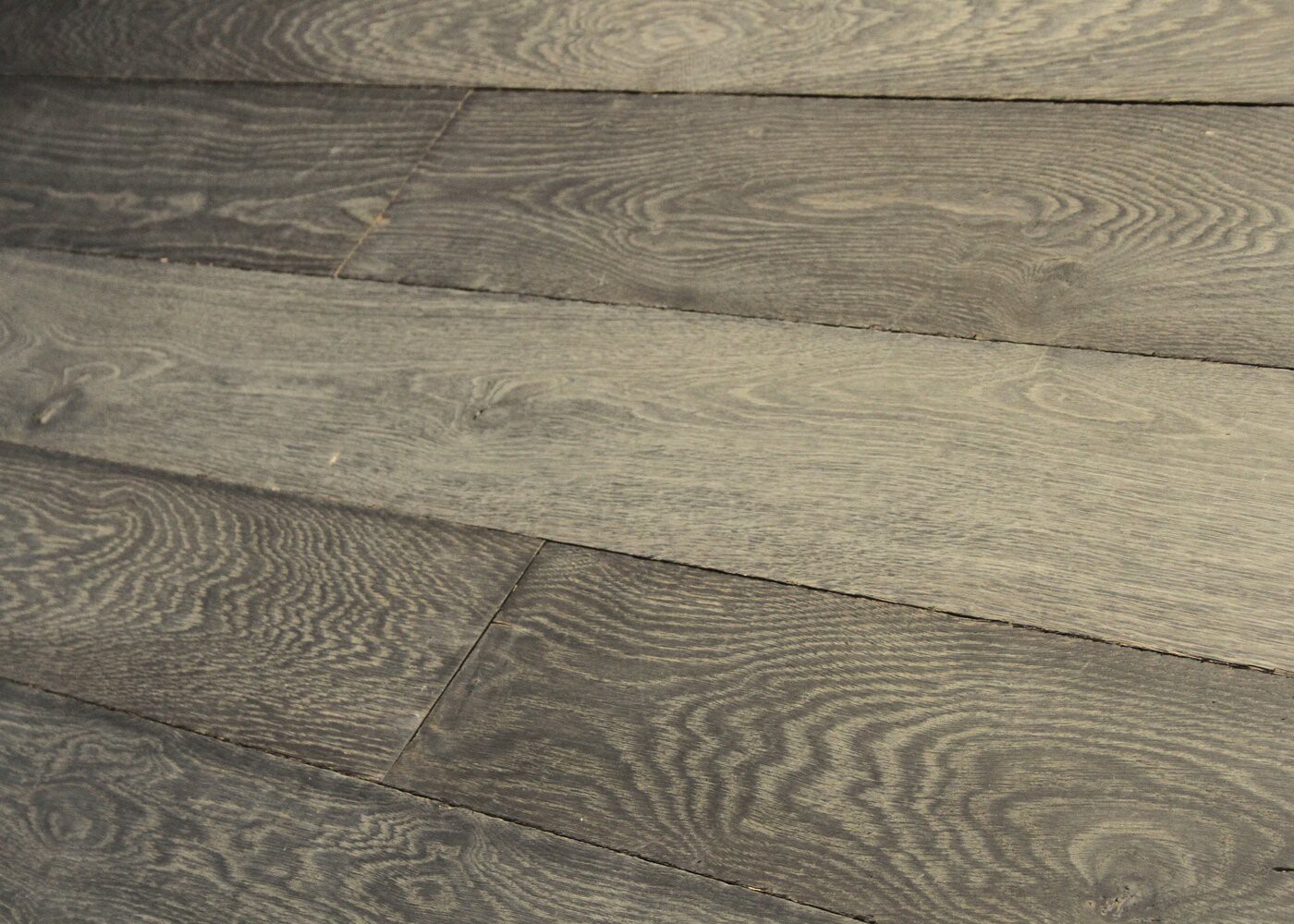 Lot 435 - 22.3 m2 - Plancher chêne massif avec patine antiquaire Vieilli brut 20x140-220x1500-2500