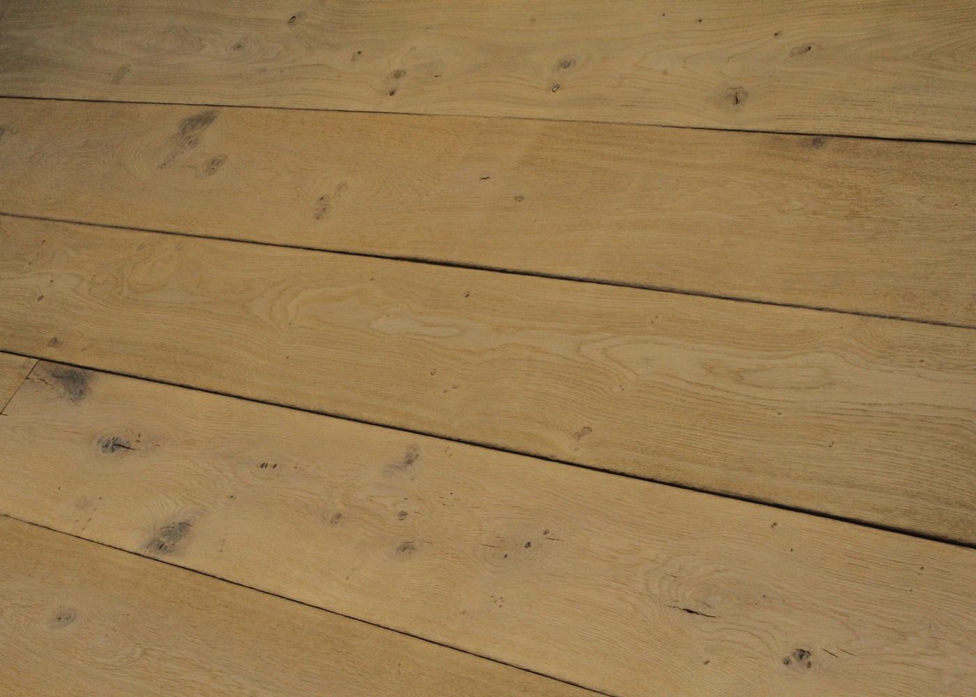Lot 449 - 8.7 m2 - Plancher chêne massif chêne avec patine antiquaire Usé brossé Huile aqua 22x140-210x1500-2500