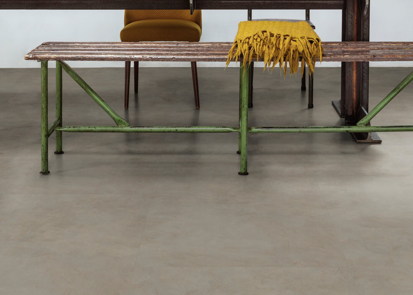 Vinyle rigide B&eacute;ton Hu&icirc;tre passage commercial 4.5x600x900