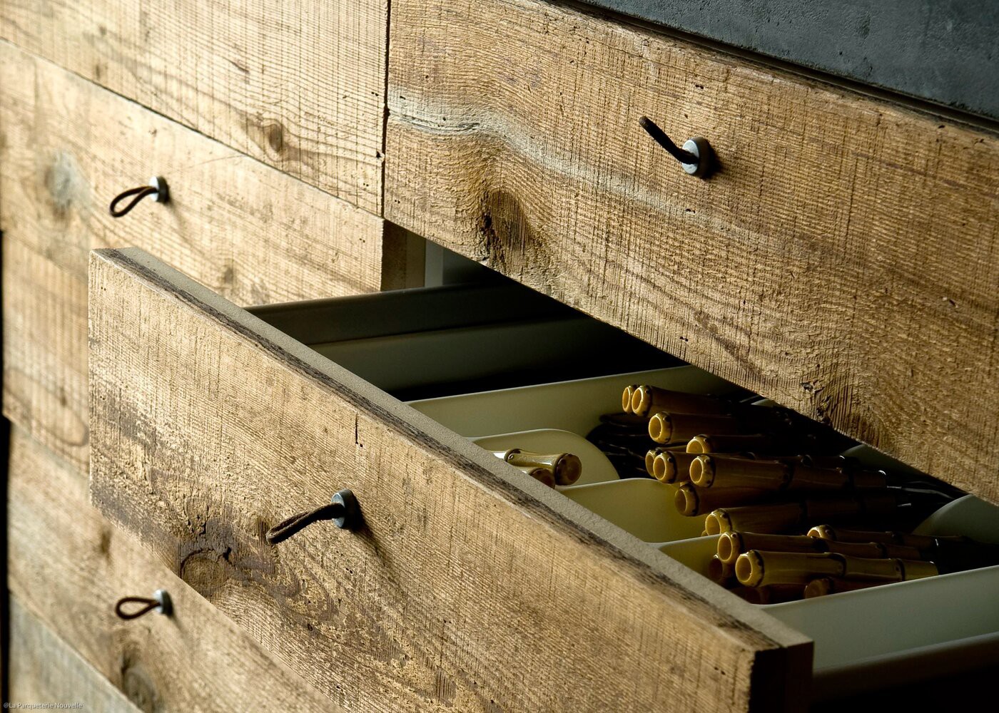 Panneau 3 plis en vieux bois Marron bross&eacute; brut 1 face plaqu&eacute;e 26x1250x3000