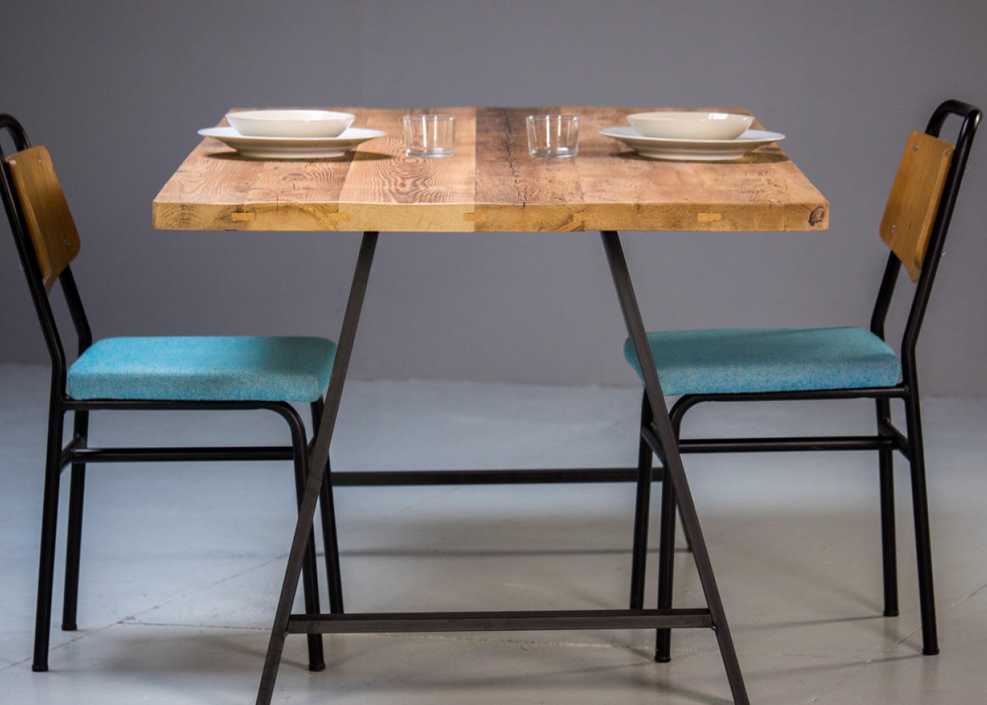 Plateau de table HELSINKI à partir de vieux plancher pin blanc/orme/frêne brut (qualité rustique avec présence de noeuds) - (longueur max 4000mm)