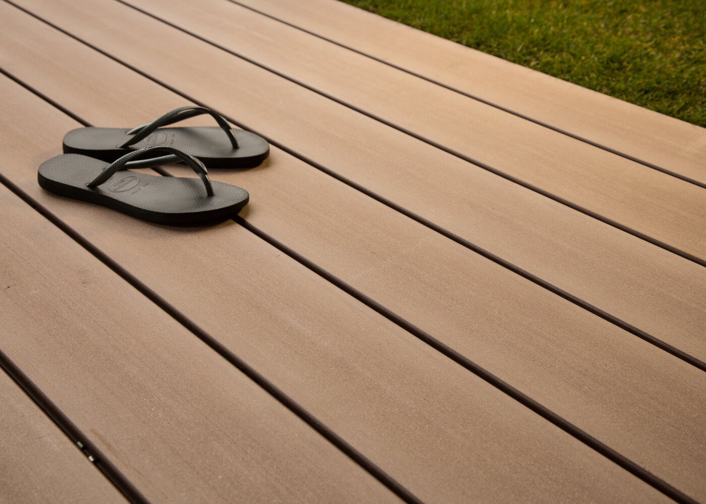 Terrasse composite El&eacute;gance fixation invisible Brun Colorado lisse 23x138x4000