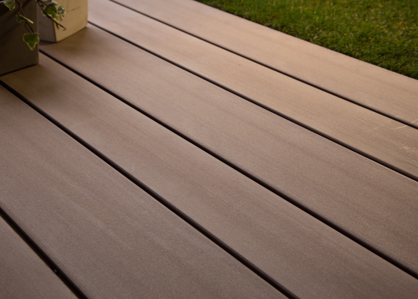 Terrasse composite El&eacute;gance fixation invisible Brun Exotique lisse 23x138x4000