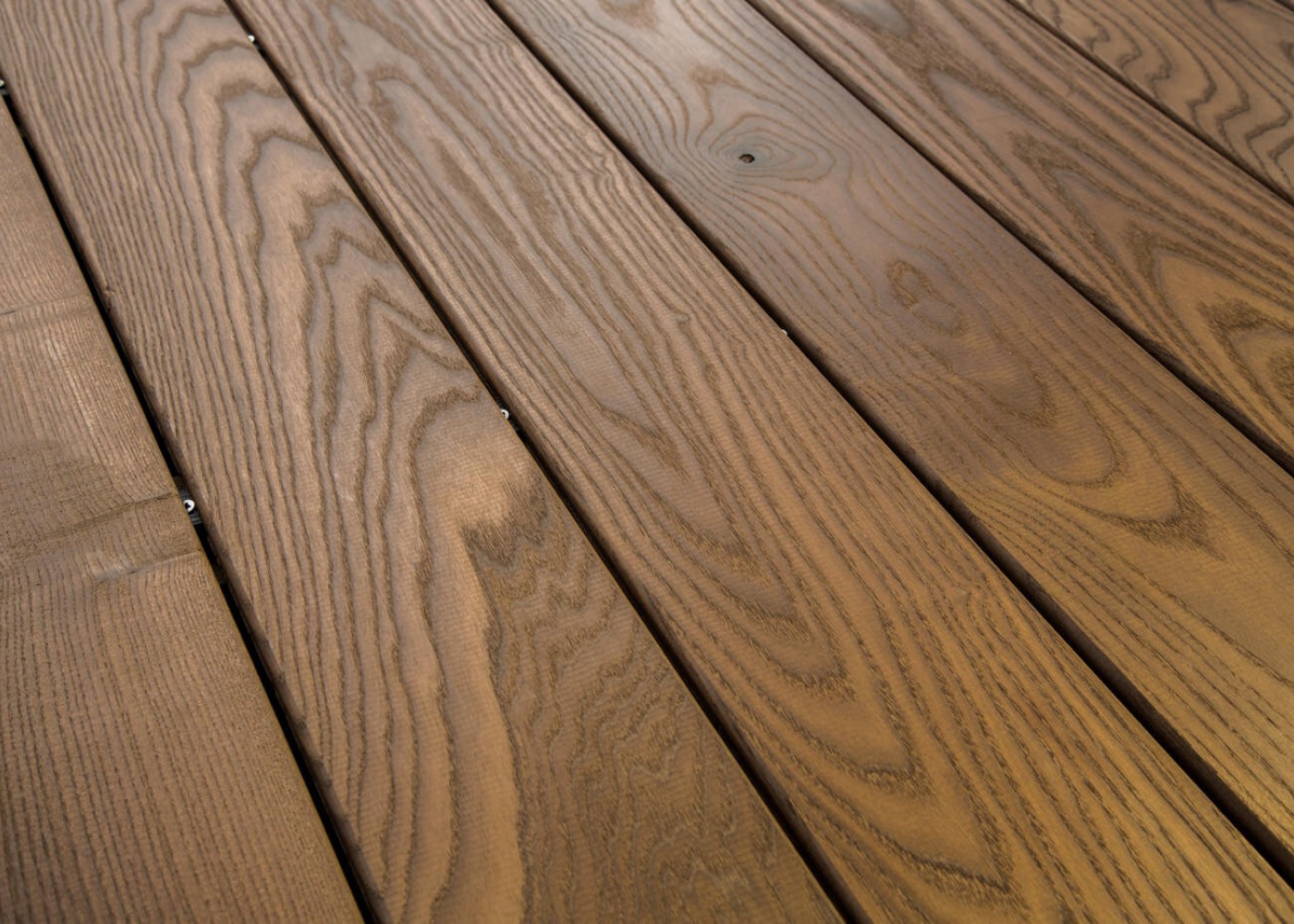 Fr&ecirc;ne thermo trait&eacute; rives arrondies fixation &agrave; visser - face lisse - longueurs panach&eacute;es 21x140x600-900-1200-1800