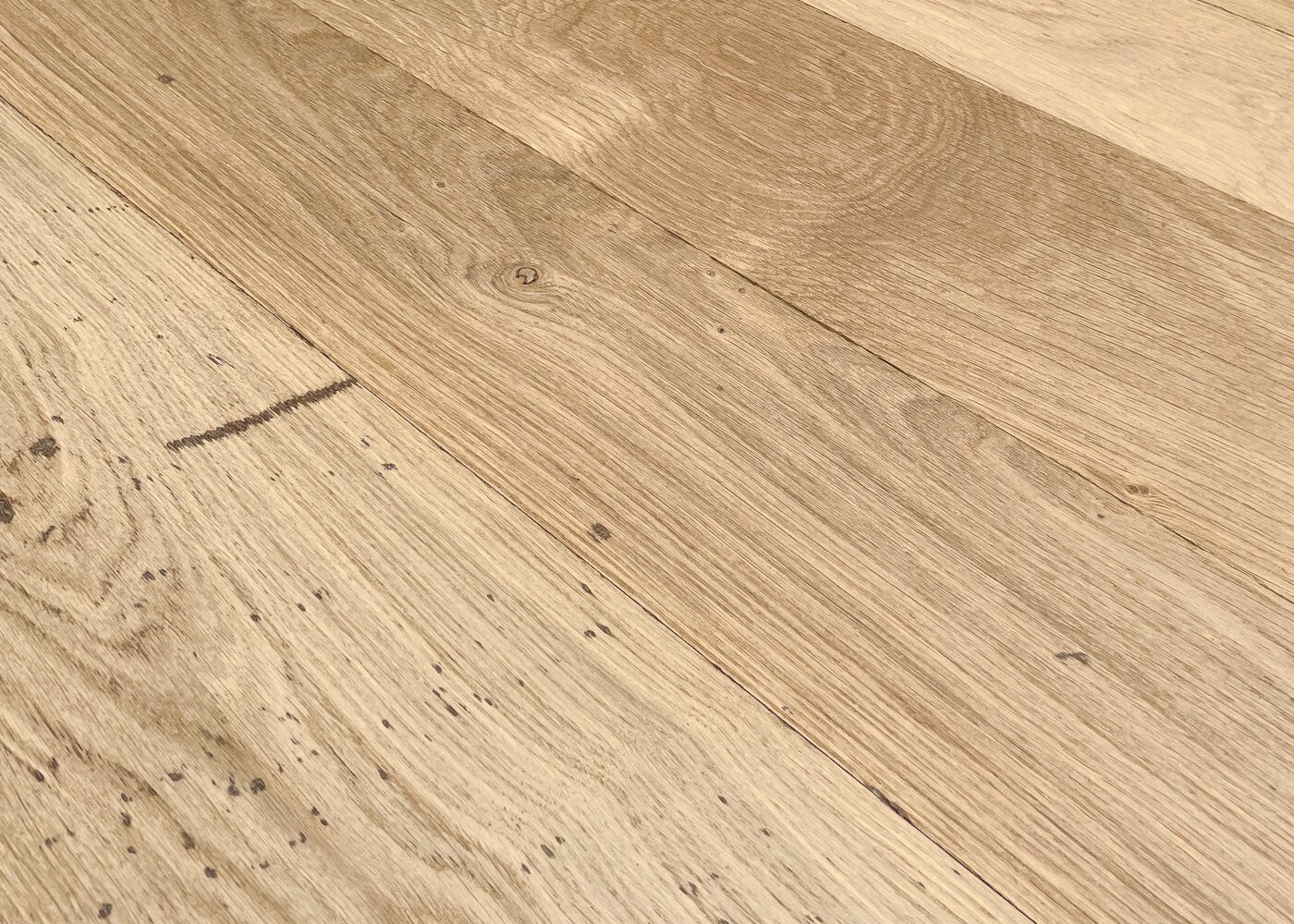 Parquet ch&ecirc;ne massif BERGEN vieilli huile aqua B102 20x140/180/220x1500-2500
