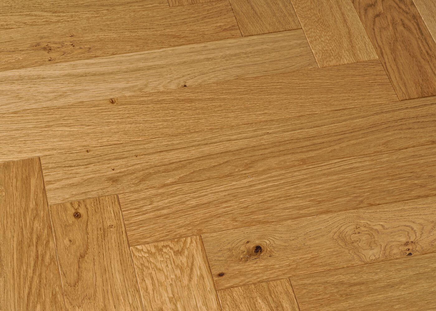 Parquet chêne contrecollé MONTAIGNE vernis satiné Bâton Rompu Elégance 12x90x590