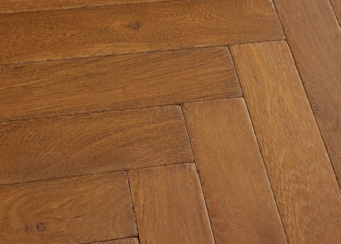 Parquet chêne massif MERIDIEN Bâton rompu Élégance vieilli accentué 14x90x600