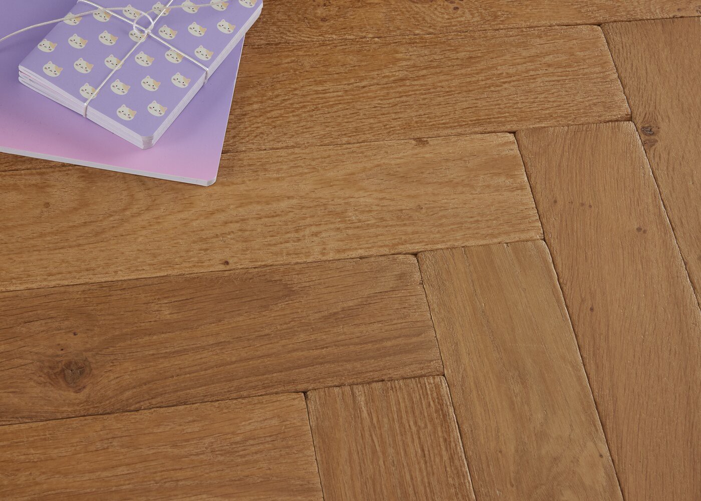 Parquet ch&ecirc;ne massif ORIENT B&acirc;ton rompu &Eacute;l&eacute;gance vieilli accentu&eacute; 14x110x600