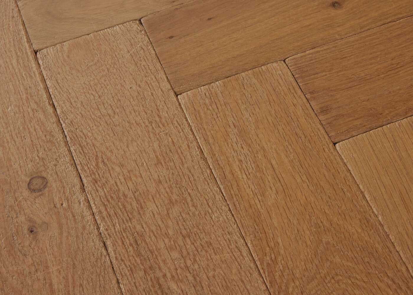 Parquet ch&ecirc;ne massif ORIENT B&acirc;ton rompu &Eacute;l&eacute;gance vieilli accentu&eacute; 14x110x600