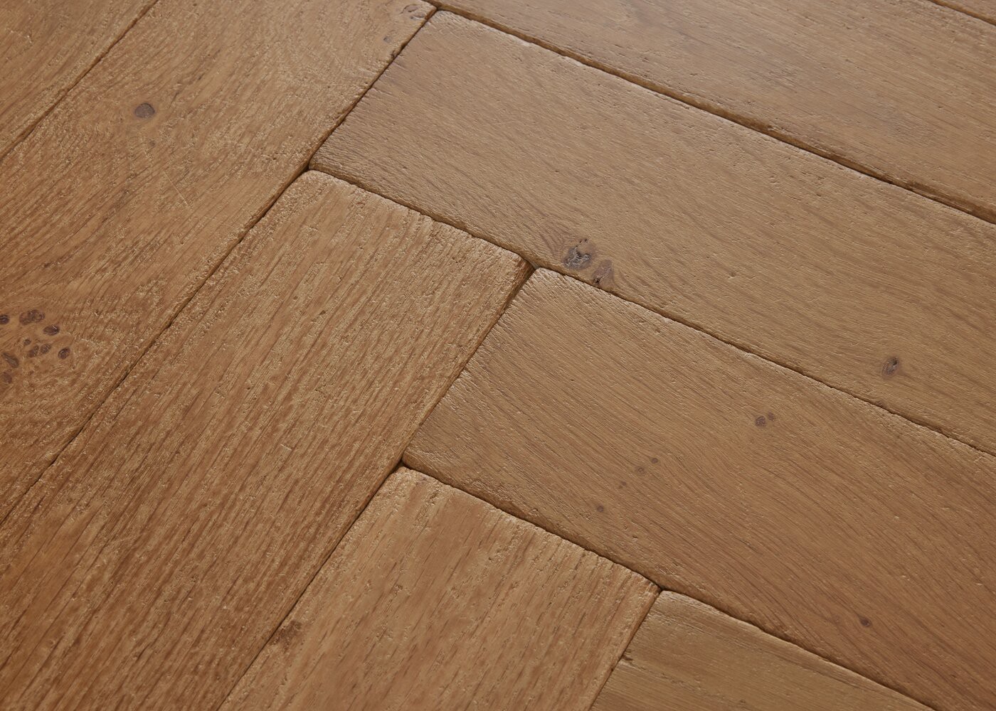 Parquet ch&ecirc;ne massif ORIENT B&acirc;ton rompu &Eacute;l&eacute;gance vieilli accentu&eacute; 14x110x600