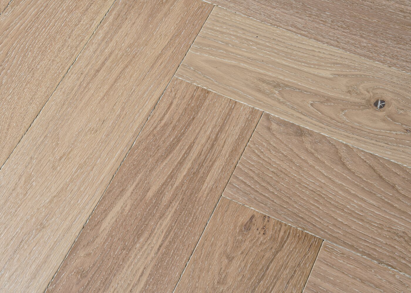 Parquet chêne contrecollé MIROMESNIL huile UV bâton rompu Matière 14x139x800