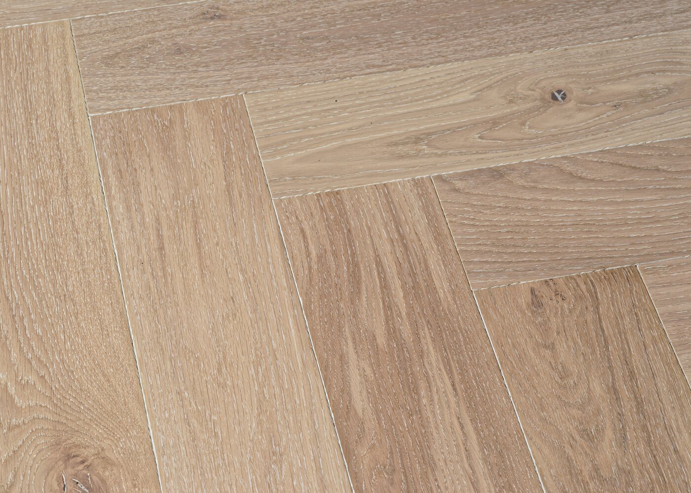 Parquet chêne contrecollé MIROMESNIL huile UV bâton rompu Matière 14x139x800