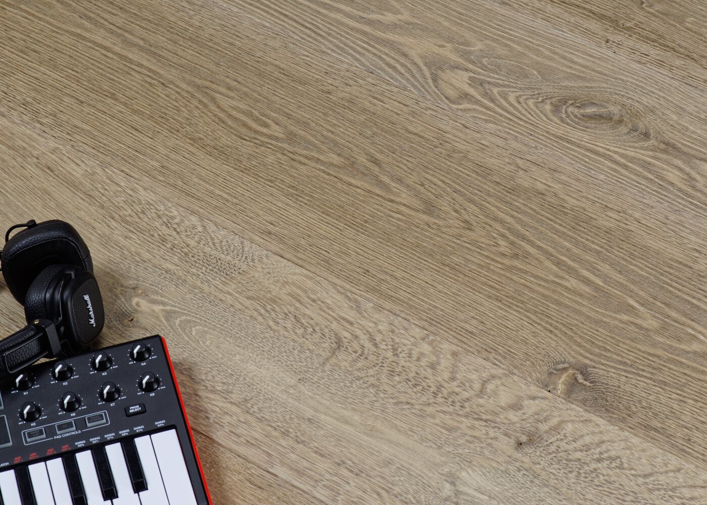 Parquet chêne massif BRISTOL vieilli huile aqua 15x120-200x1800-2700x140-220x1800-2700