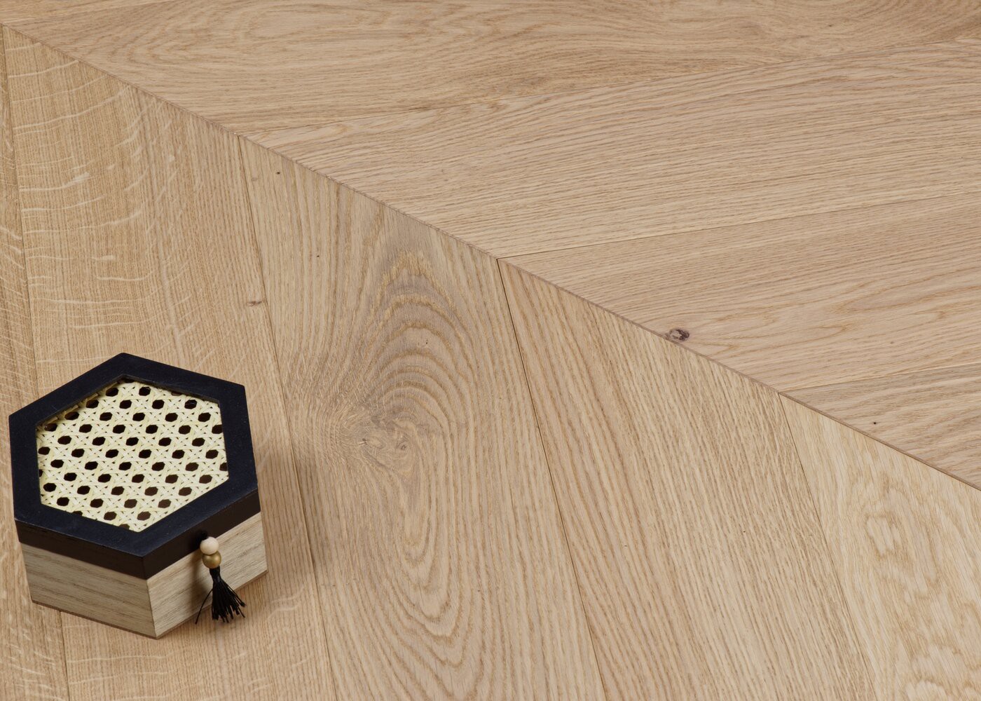 Parquet chêne contrecollé PALAIS ROYAL brossé vernis mat Point de Hongrie Elégance 14x90x589(PàP)