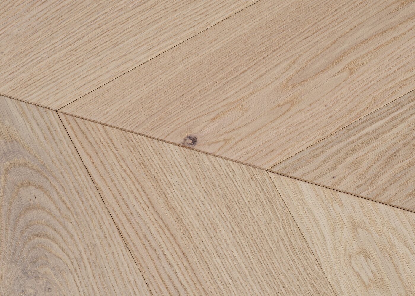 Parquet chêne contrecollé PALAIS ROYAL brossé vernis mat Point de Hongrie Elégance 14x90x589(PàP)