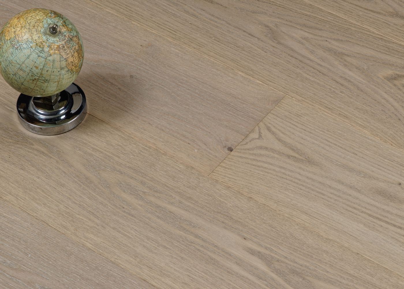 Parquet chêne contrecollé ATLANTIDE brossé vernis mat Elégance support HDF 12x92x1420