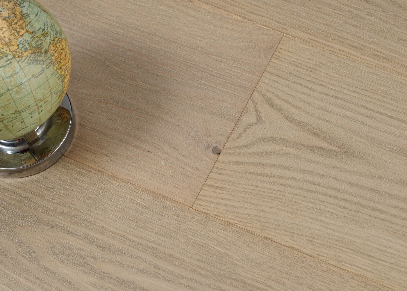 Parquet chêne contrecollé ATLANTIDE brossé vernis mat Elégance support HDF 12x92x1420