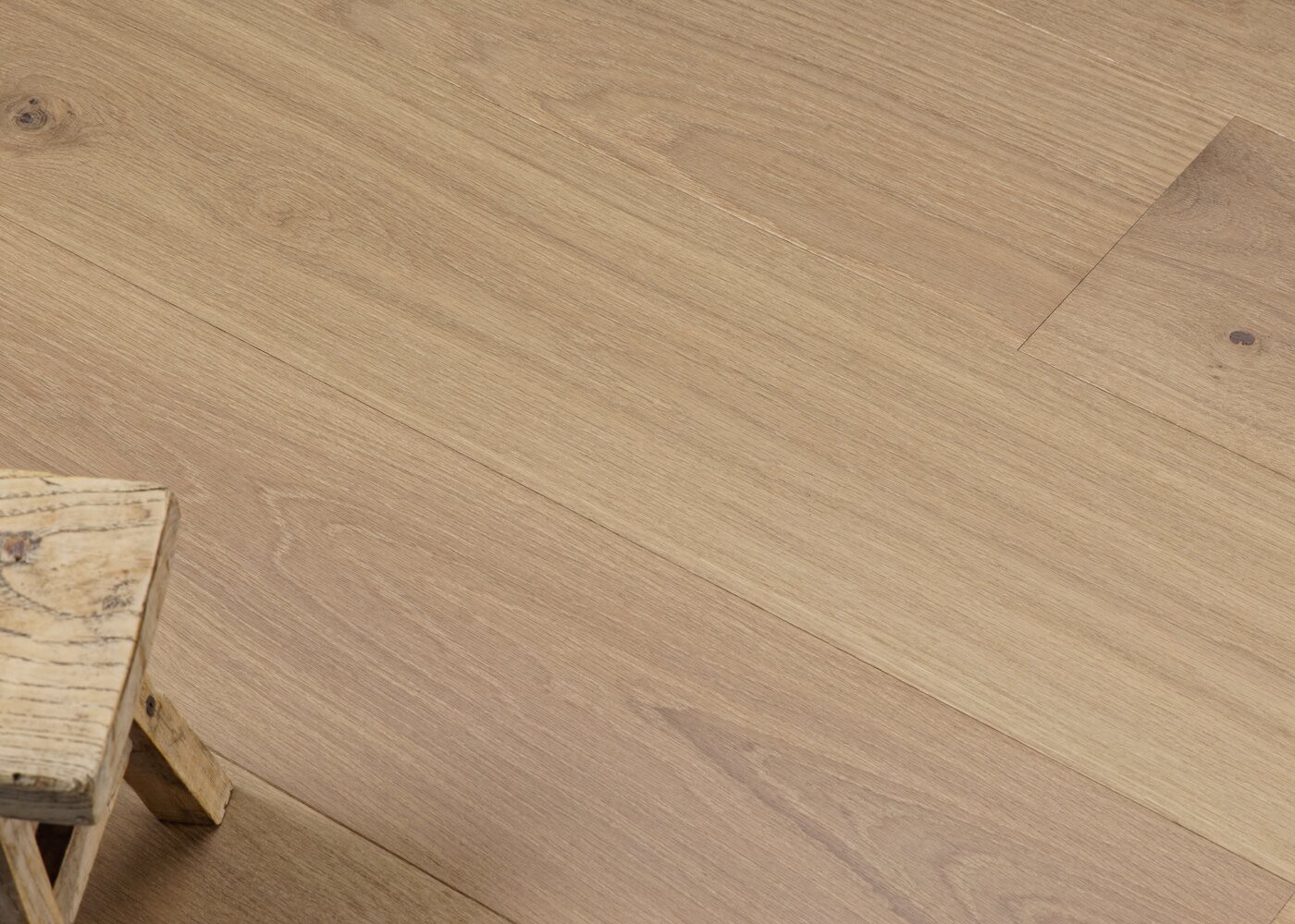 Parquet chêne contrecollé BOTZARIS brossé huile UV Elégance support HDF 12x92x1420