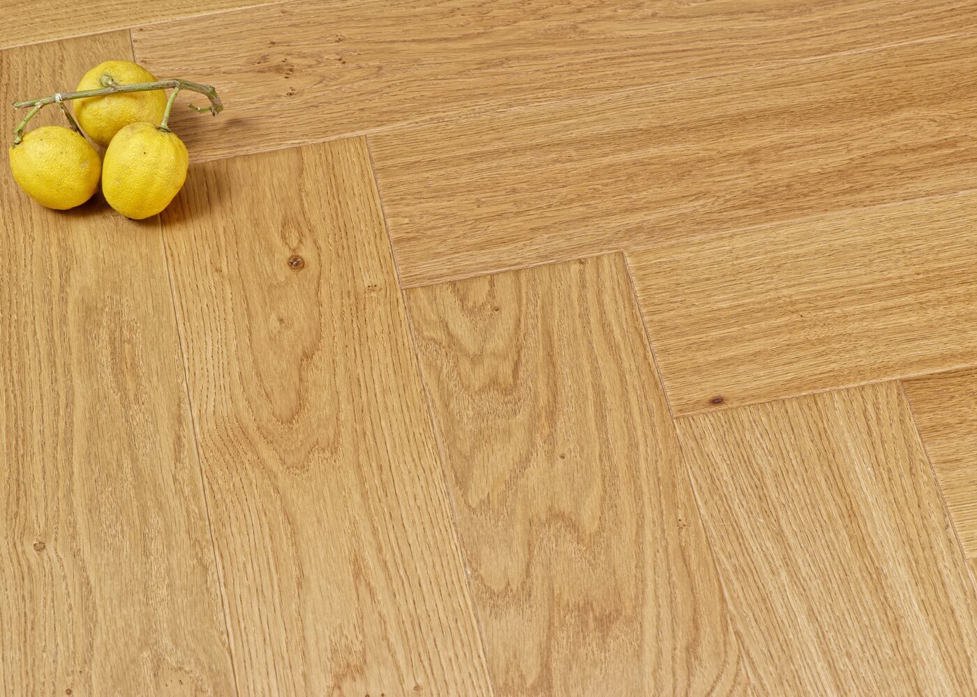 Parquet chêne contrecollé SAINT SULPICE Bâton Rompu brossé vernis mat Matière Grand Traffic 14x139x800