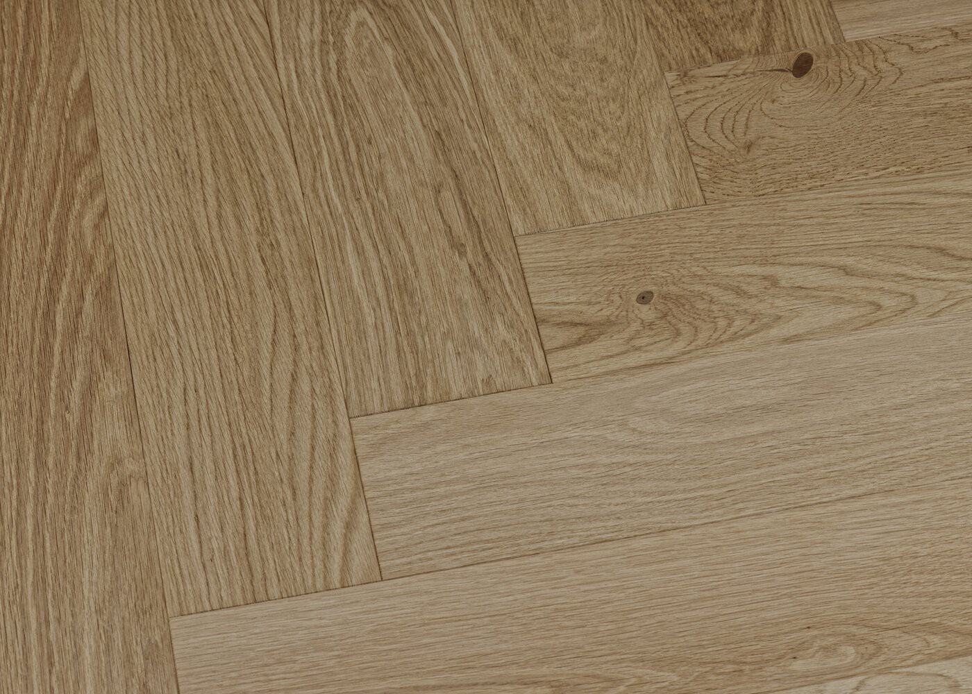 Parquet ch&ecirc;ne contrecoll&eacute; SUNDERLAND Point de Hongrie bross&eacute; huile UV El&eacute;gance support HDF angle 45&deg; 12x92x600