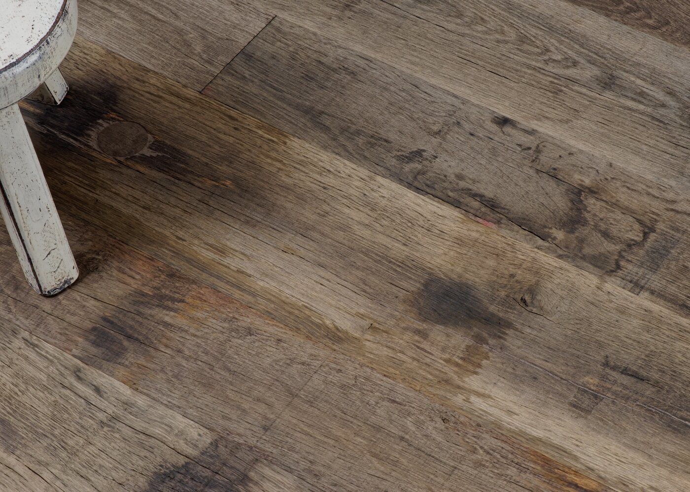 Plancher chêne contrecollé vieux fond de wagon Matière Brut ANVERS 18x120-210x500-1500