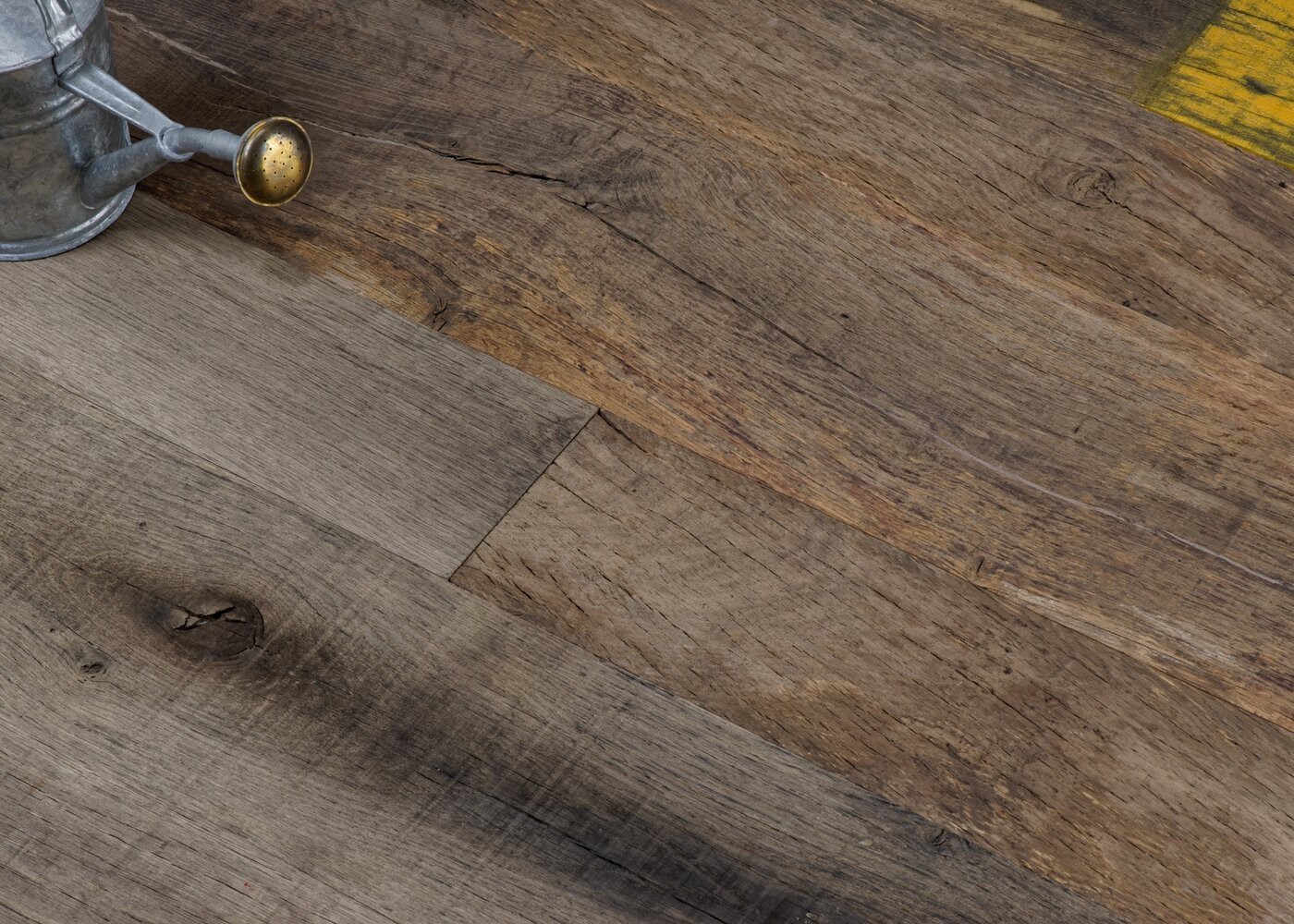 Plancher chêne contrecollé vieux fond de wagon Matière Brut BADEN 18x120-210x500-1500