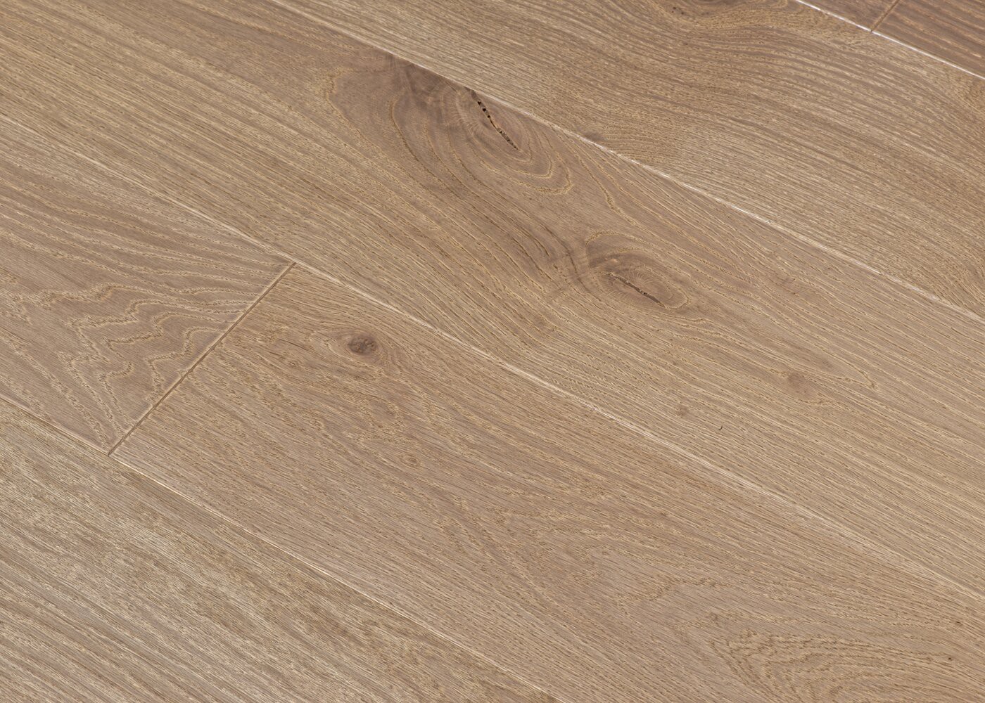 Parquet chêne massif GONCOURT brossé vernis mat Matière 14x140x400-1300