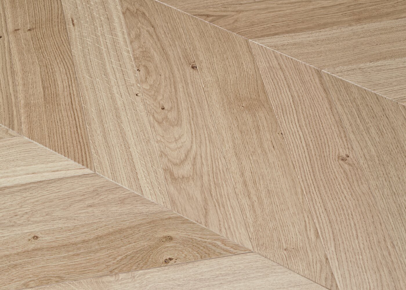 Parquet chêne contrecollé MIROMESNIL huile UV Point de Hongrie Matière 14x90x589(PàP)