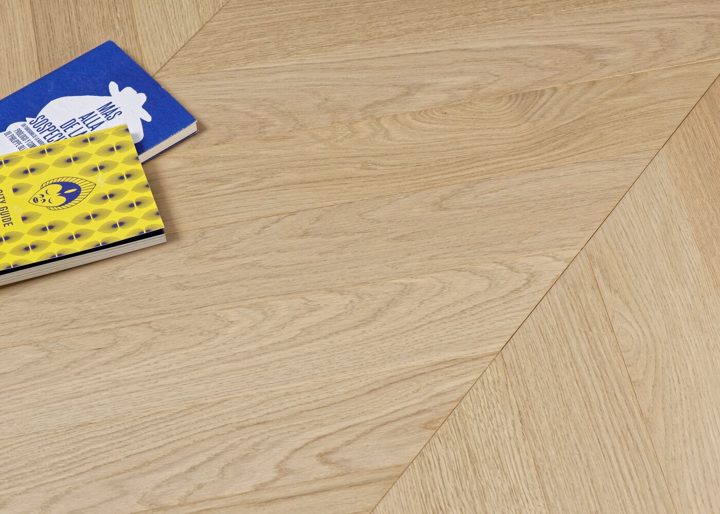 Parquet chêne contrecollé LECCE Point de Hongrie brossé huile UV Select support HDF angle 45° 12x92x600