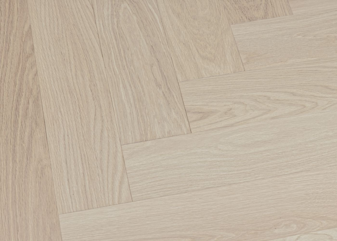 Parquet chêne contrecollé LUCERA Bâton Rompu brossé vernis mat Select support HDF 12x92x610