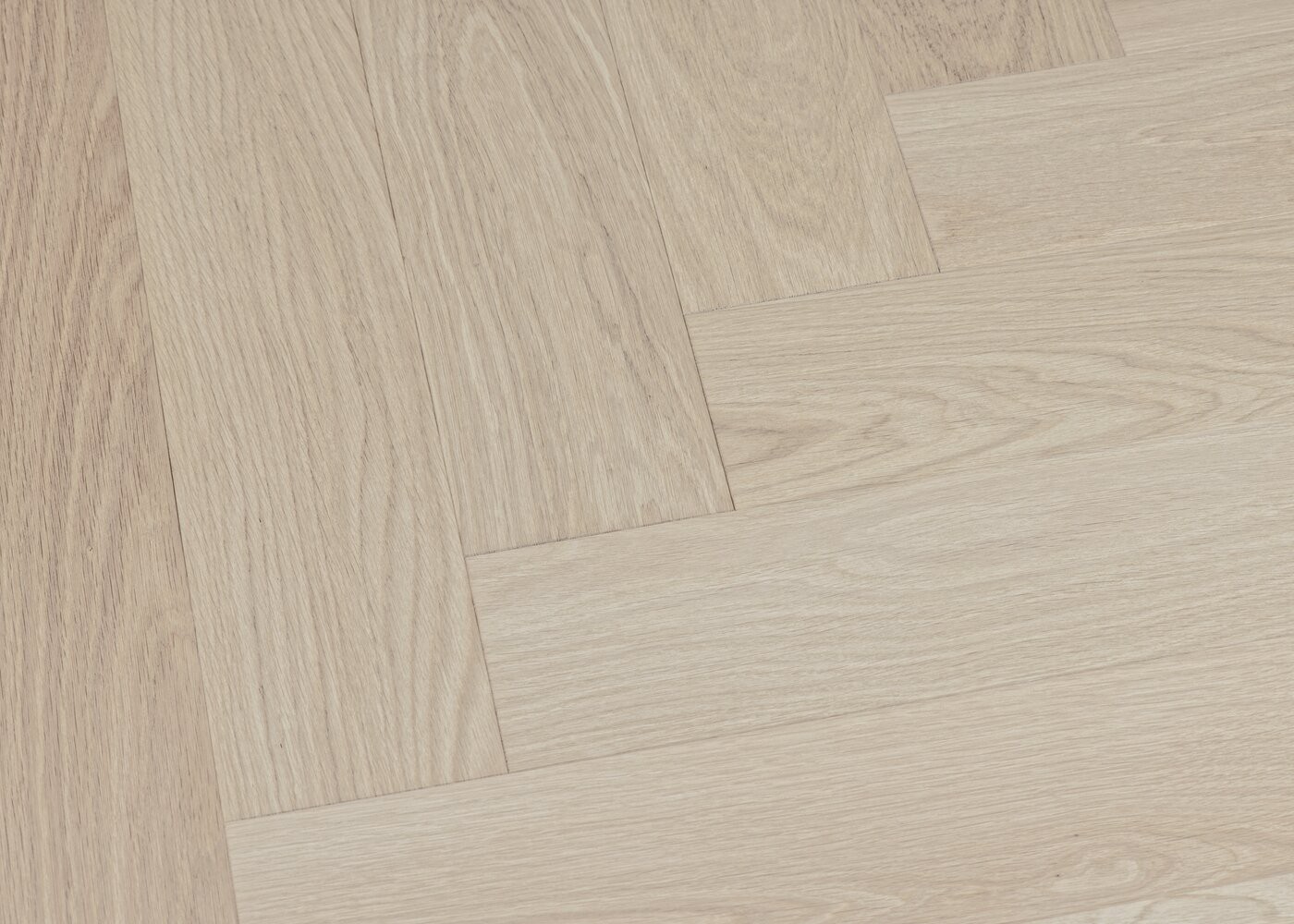 Parquet chêne contrecollé LUCERA Bâton Rompu brossé vernis mat Select support HDF 12x92x610