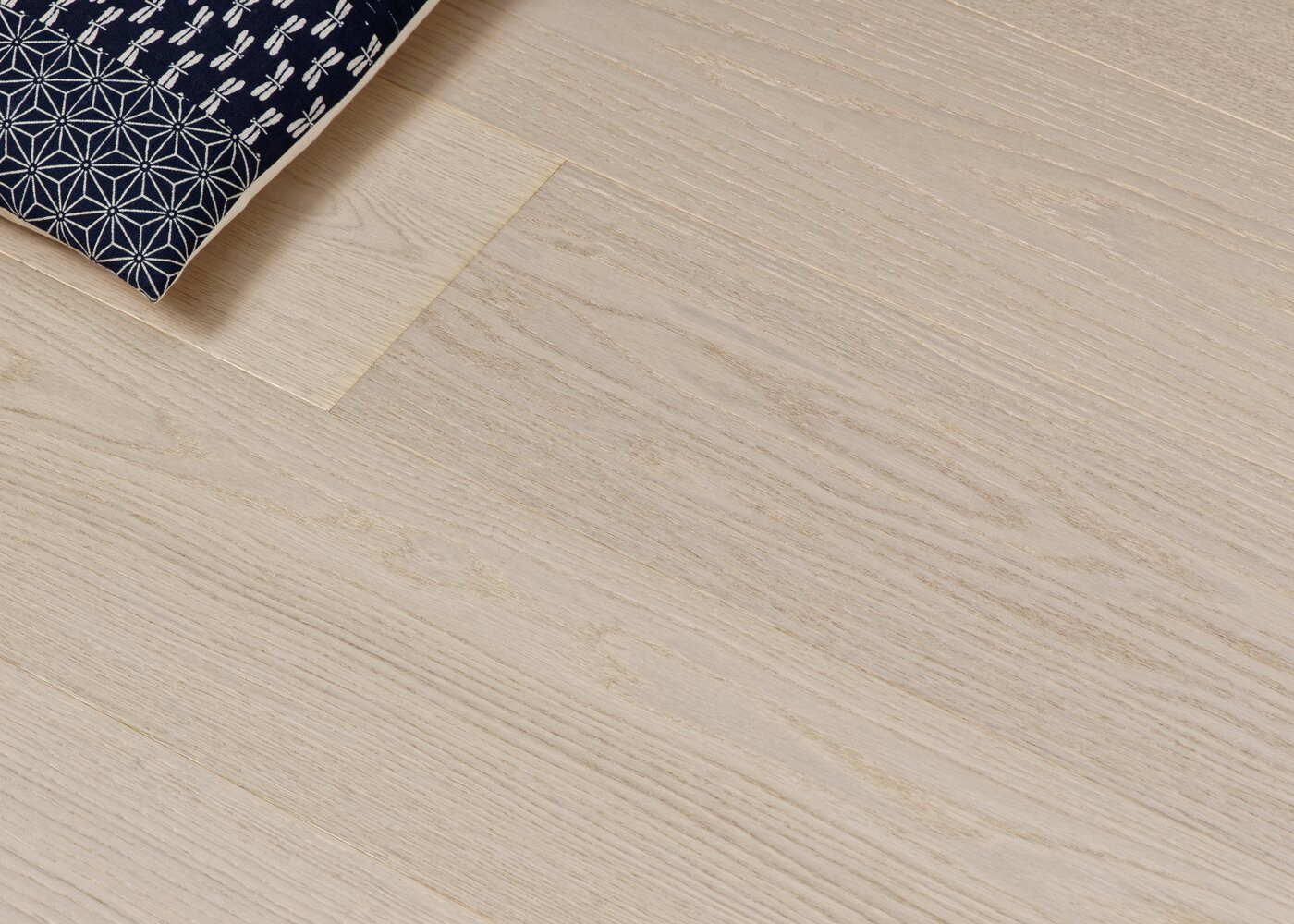 Parquet chêne contrecollé LUCERA brossé vernis Select support HDF 12x92x1420