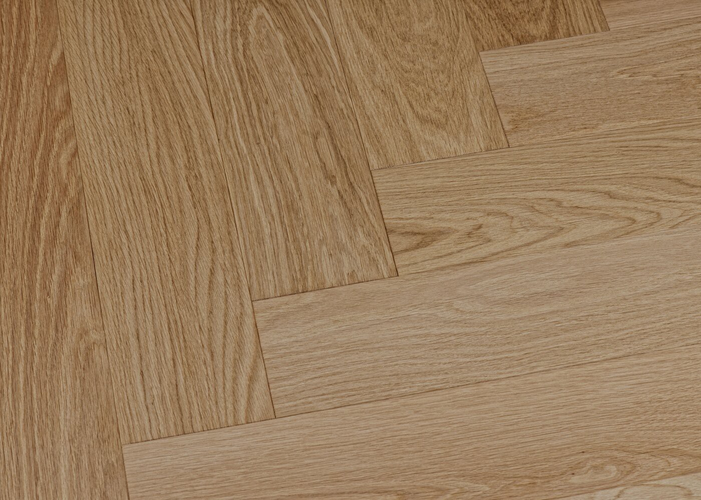 Parquet chêne contrecollé LECCE Bâton Rompu brossé vernis mat Select support HDF 12x92x610