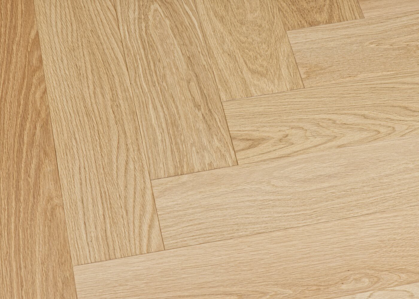 Parquet chêne contrecollé TALLINN Bâton Rompu brossé huile UV Select support HDF 12x92x610