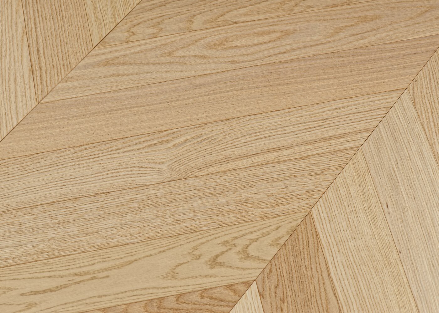 Parquet chêne contrecollé TALLINN Point de Hongrie brossé huile UV Select support HDF angle 45° 12x92x600