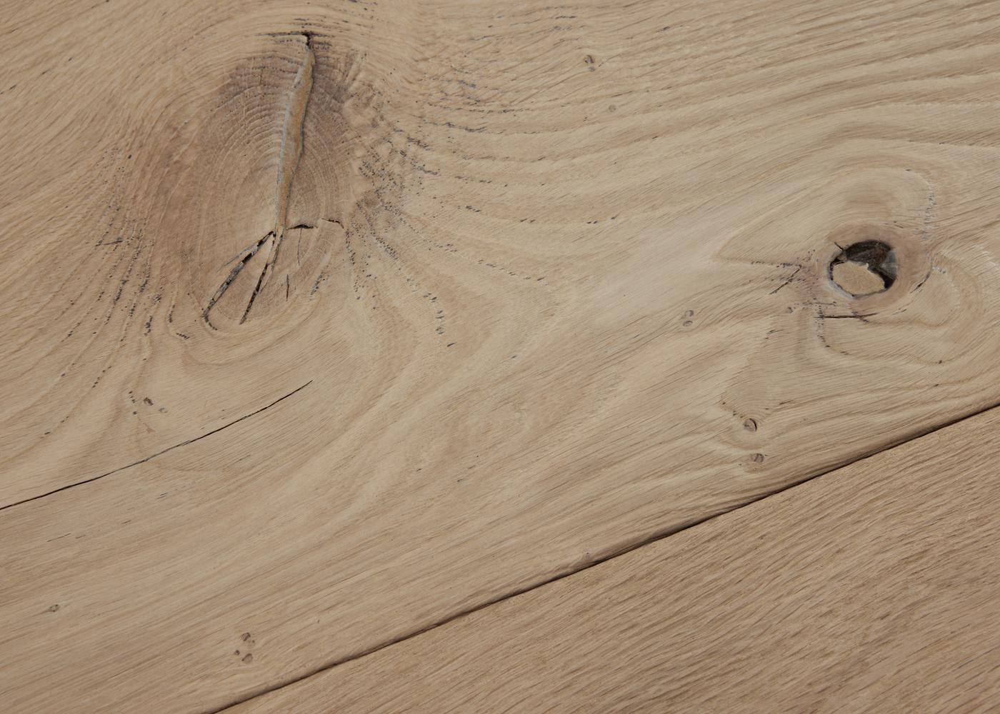 Plancher chêne contrecollé rives abimées campagne usé déformé et brossé intense huilé aqua Bergen 20x220/260/300x500-2700