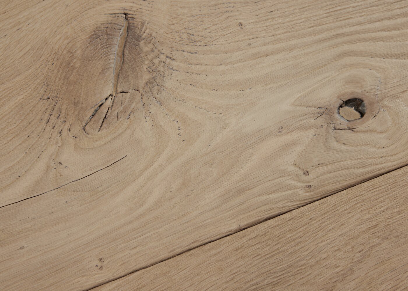 Plancher chêne contrecollé rives abimées campagne usé déformé et brossé intense huilé aqua Bergen 20x220/260/300x500-2700