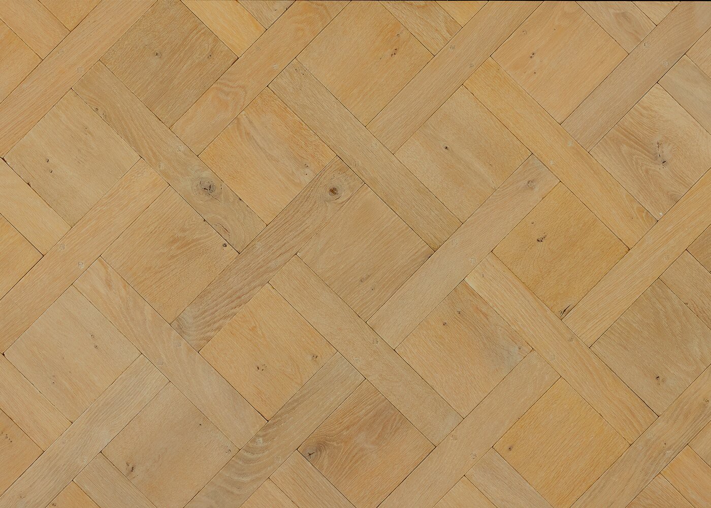Parquet ch&ecirc;ne contrecoll&eacute; THASOS vieilli Versailles sans cadre huile cire 15mm et carr&eacute;s de 160 & navettes de 65x390
