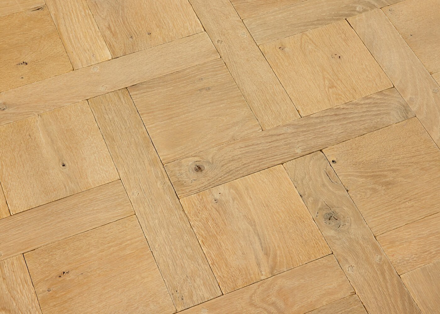 Parquet ch&ecirc;ne contrecoll&eacute; THASOS vieilli Versailles sans cadre huile cire 15mm et carr&eacute;s de 160 & navettes de 65x390
