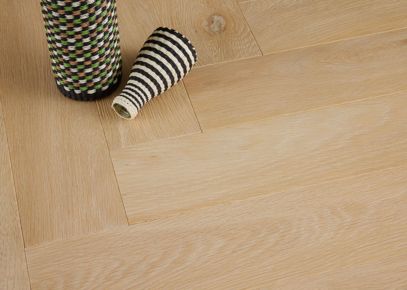 Parquet chêne massif CORDOUE Bâton rompu brossé GO2 huile aqua 15x120x720